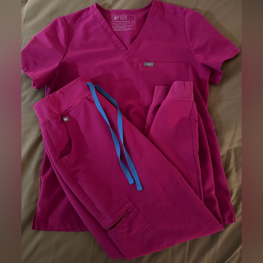 Figs Magenta Scrub Set